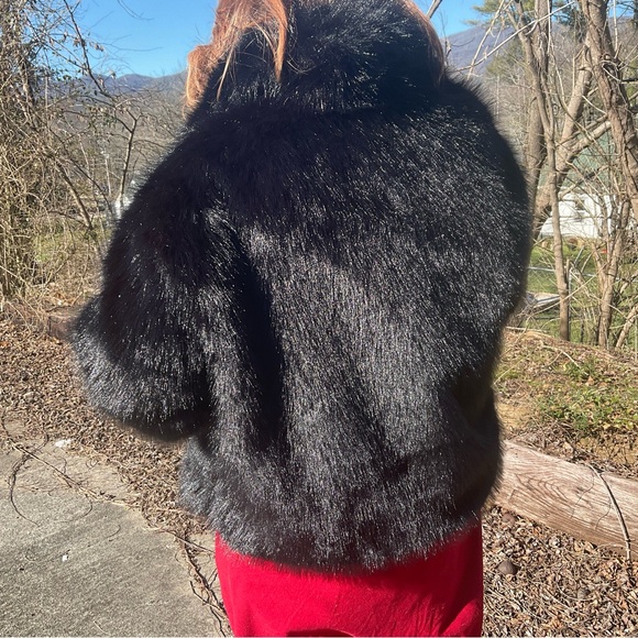 Gorgeous faux black fox fur coat with wide lapel. Size 8-10. - Picture 4 of 11